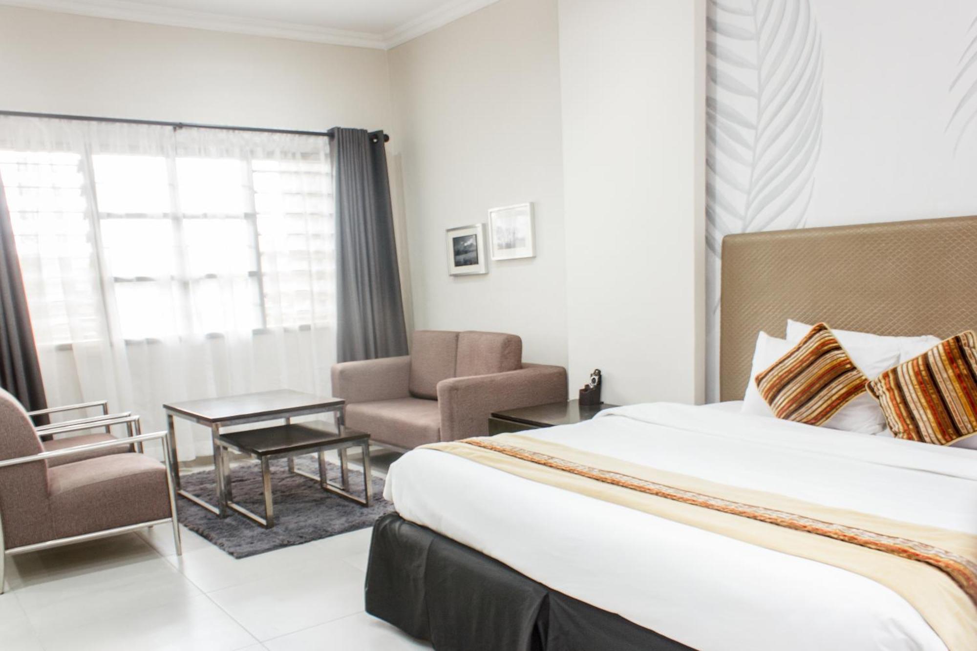 Cedar Place Limited แบลนไทร์ ภายนอก รูปภาพ