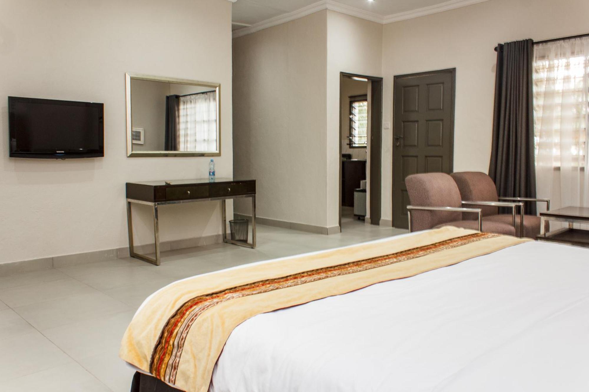 Cedar Place Limited แบลนไทร์ ภายนอก รูปภาพ