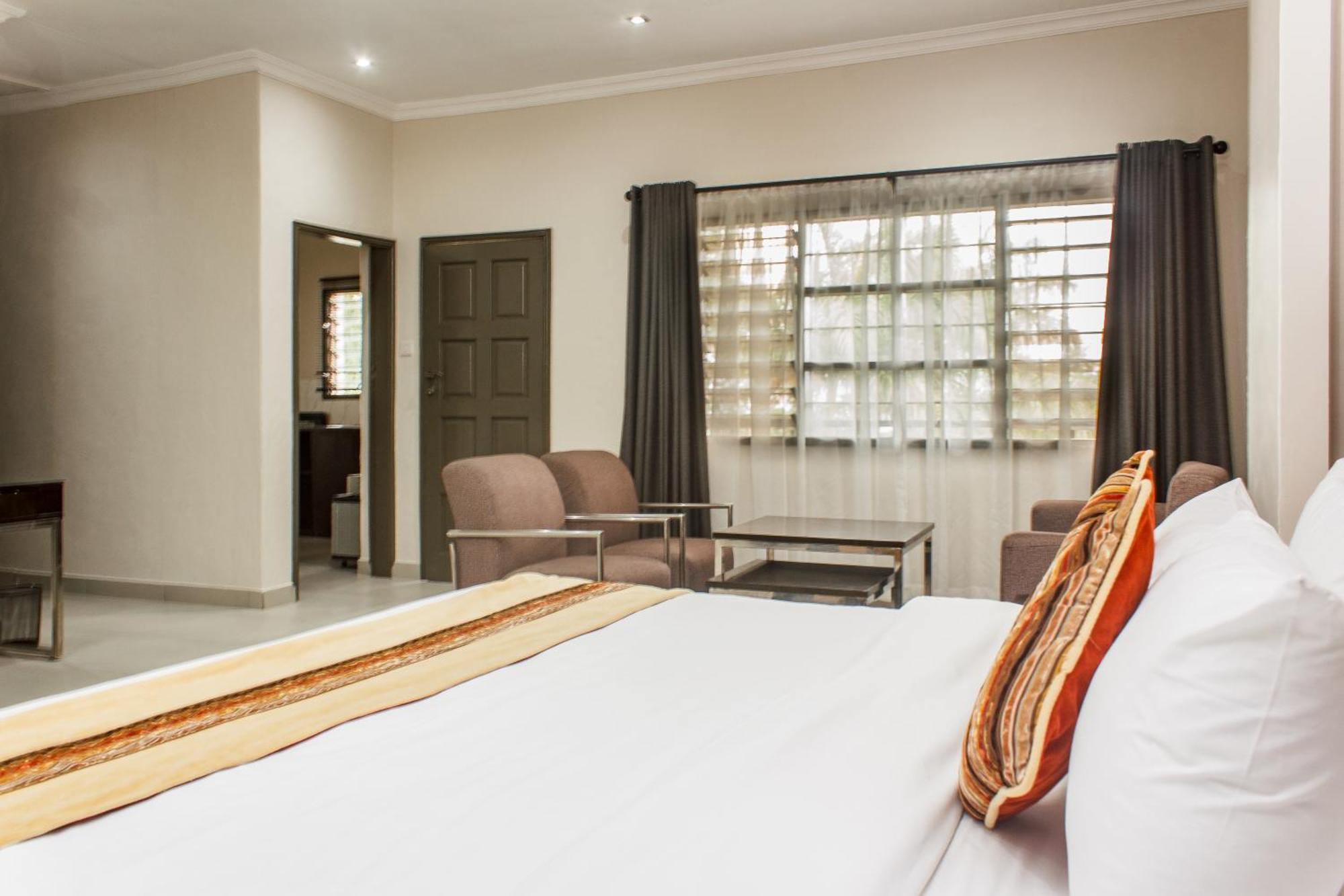 Cedar Place Limited แบลนไทร์ ภายนอก รูปภาพ