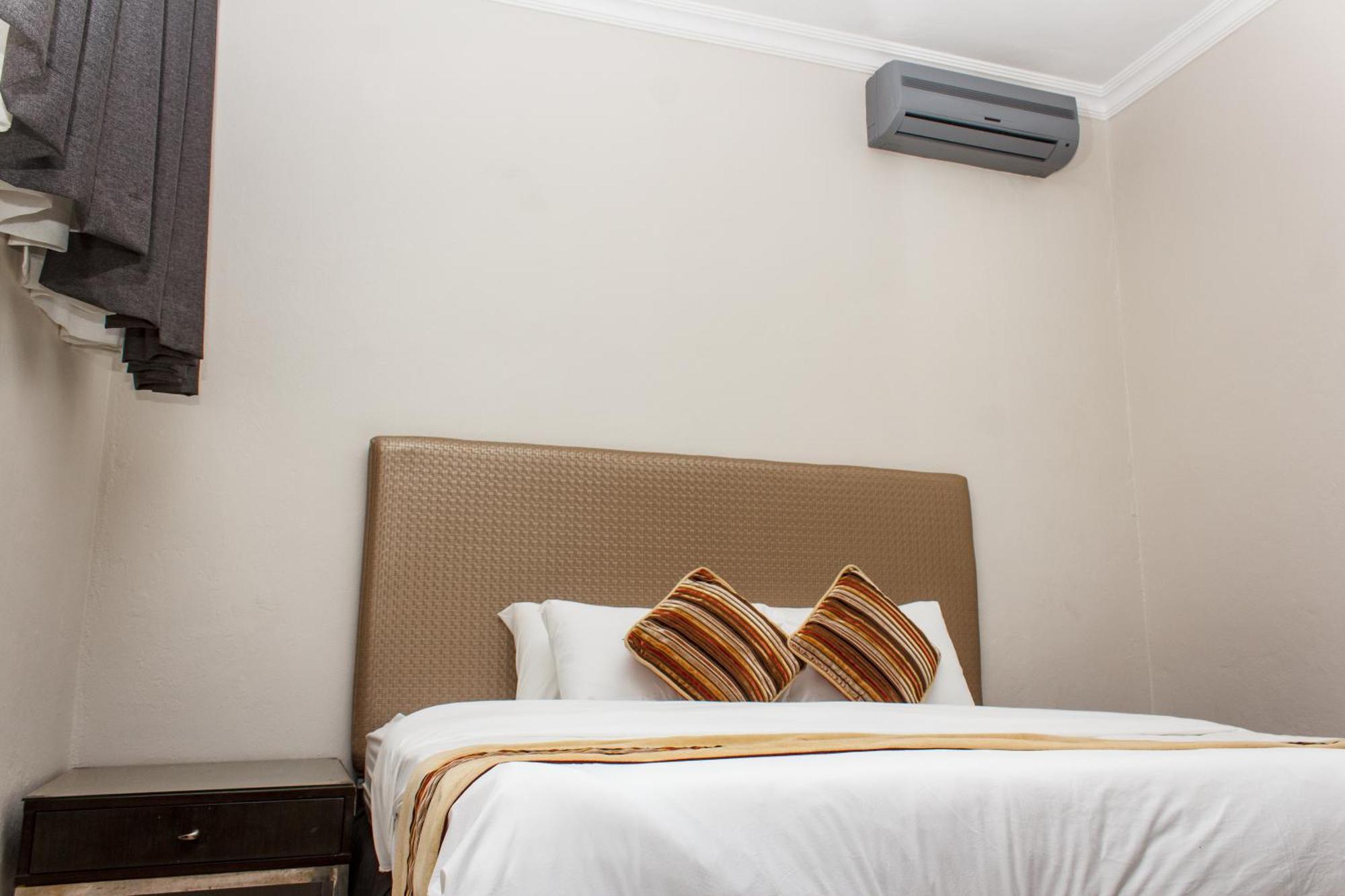 Cedar Place Limited แบลนไทร์ ภายนอก รูปภาพ