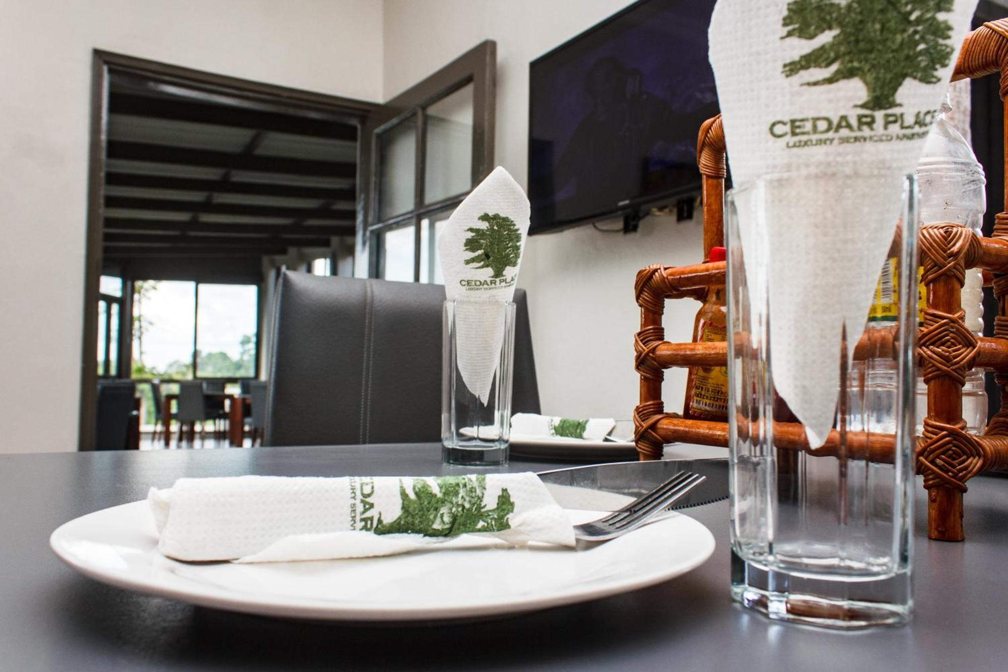 Cedar Place Limited แบลนไทร์ ภายนอก รูปภาพ